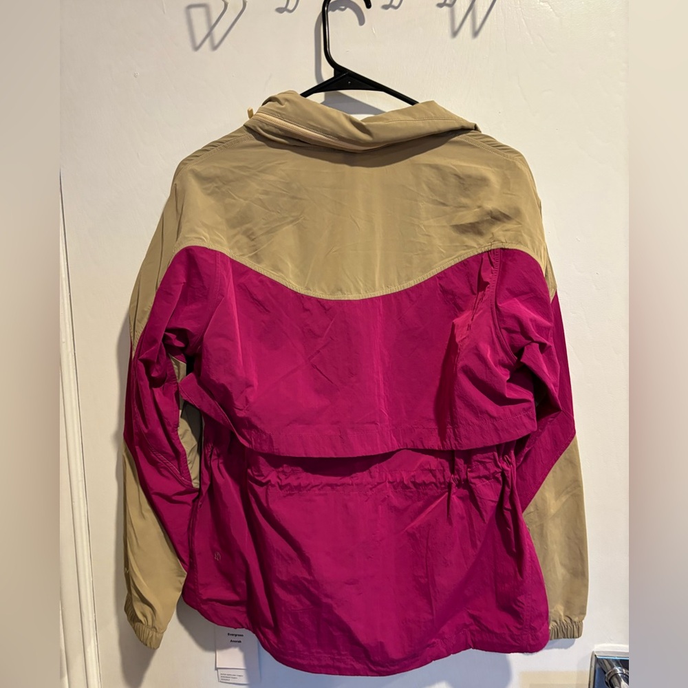 Lululemon Evergreen Anorak
Prosecco / Ripened Raspberry - Picture 9 of 10